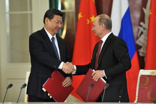 Putin and Xi after signing a joint declaration in Moscow. (© www.kremlin.ru)